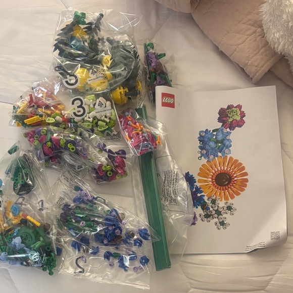 NEW never been opened LEGO wildflower bouquet - Picture 3 of 3